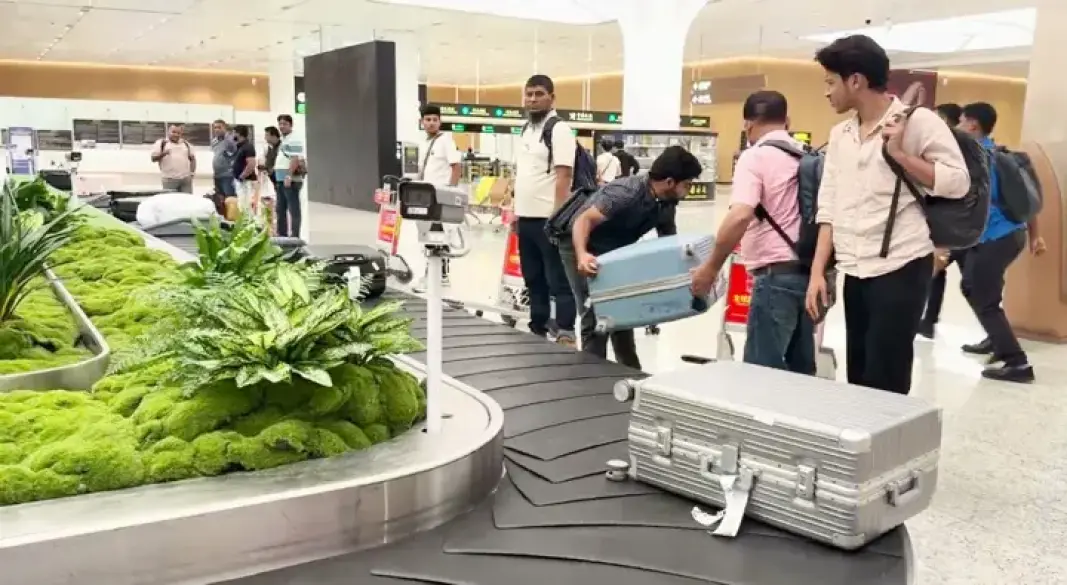 বিমানবন্দরে লাগেজ চুরি ঠেকাতে লাইভ সিসিটিভি চেয়ে লিগ্যাল নোটিস