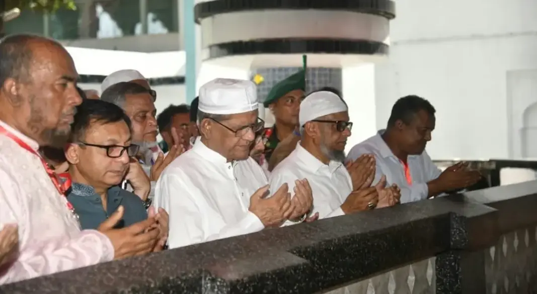 শাহজালাল (র.) এর মাজার জিয়ারত করলেন রাষ্ট্রপতি মির্জা ফখরুল ইসলাম