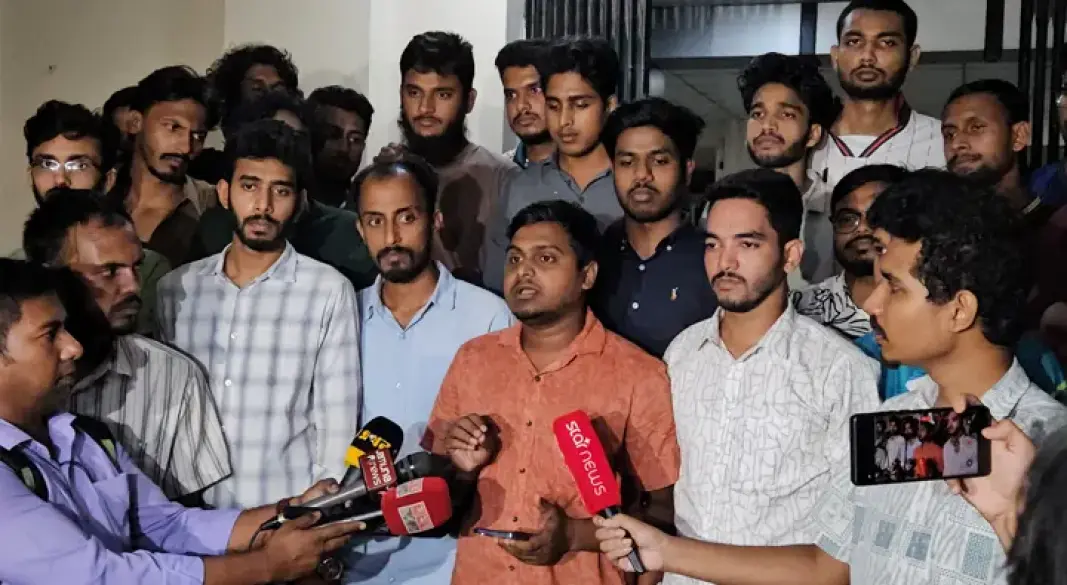 বিচার না হওয়া পর্যন্ত প্রশাসনিক কার্যক্রম বয়কটের ঘোষণা রাবি সাংবাদিকদের.