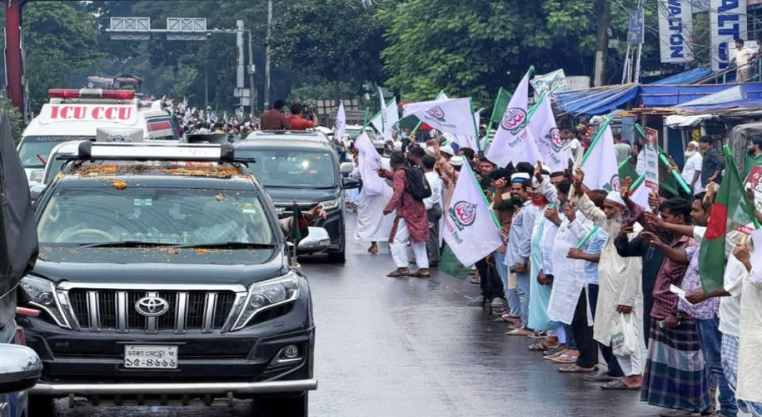 এবার ৬ দফা দাবিতে বগুড়া অভিমুখে ১১ দলীয় ঐক্যের লংমার্চ