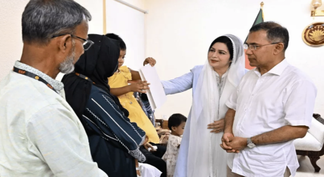 চট্টগ্রামে শহীদ সেনাসদস্যদের পরিবারের সঙ্গে প্রধানমন্ত্রীর সাক্ষাৎ, আর্থিক সহায়তা