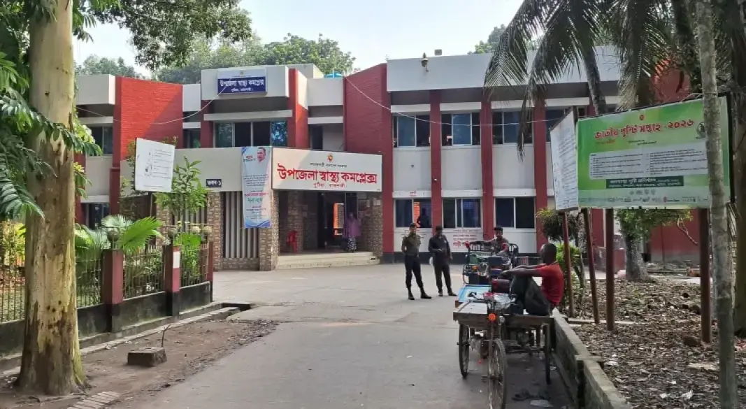 এক্স-রে বন্ধ, জনবল সংকট: পুঠিয়া হাসপাতালে চরম ভোগান্তিতে রোগীরা