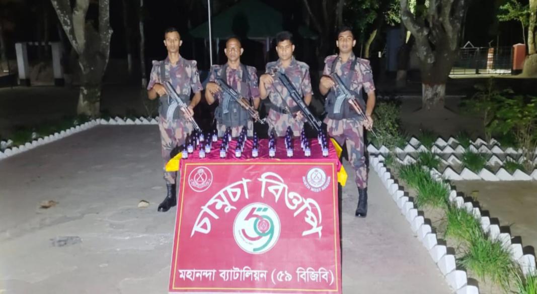 ভোলাহাট সীমান্তে ৫৯ বিজিবি’র অভিযান ৪৩ বোতল নেশাজাতীয় সিরাপ জব্দ