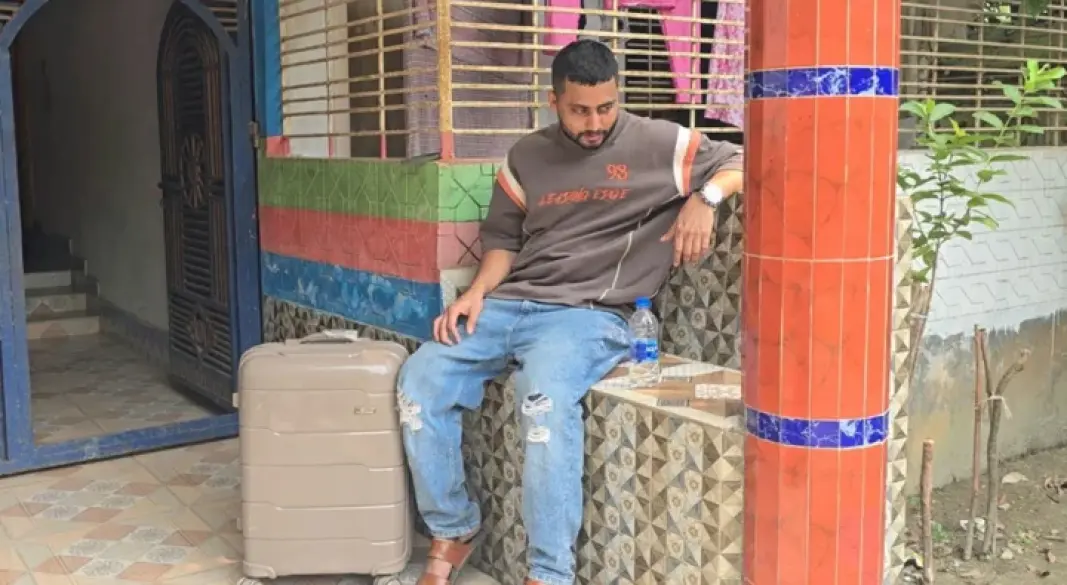 থানা-সালিশেও বাড়িতে ঠাঁই হয়নি প্রবাসীর, বাবার দাবি ‘ও আমার ছেলে না’