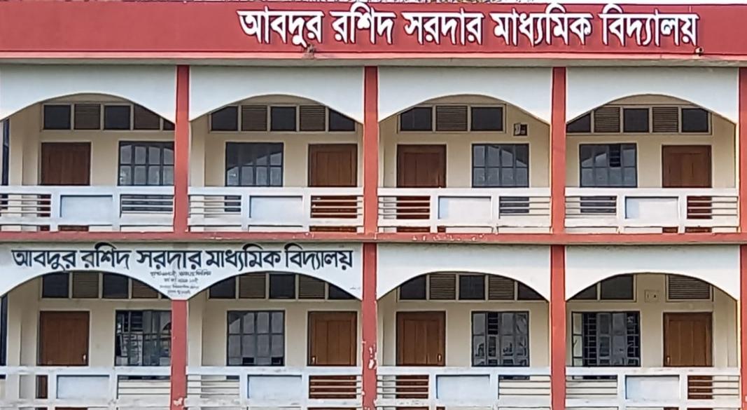 বিলবিলাস আব্দুর রশিদ সরদার মা: বিদ্যালয়ের সভাপতিকে সংবর্ধনা প্রদান