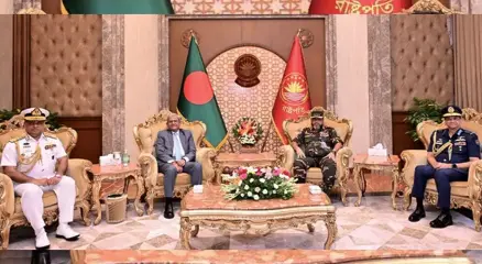 রাষ্ট্রপতির সঙ্গে তিন বাহিনী প্রধানের সৌজন্য সাক্ষাৎ