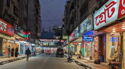 পূজা উপলক্ষে রাত ১০টা পর্যন্ত দোকান খোলা রাখার দাবি