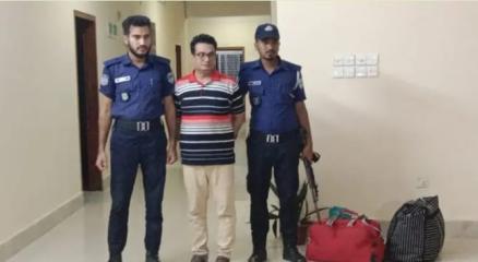 ভারতে যাওয়ার সময় বেনাপোলে স্বেচ্ছাসেবক লীগ নেতা আটক।