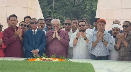 জিয়া ও খালেদা জিয়ার সমাধিতে নবগঠিত রাঙামাটি জেলা পরিষদের শ্রদ্ধা